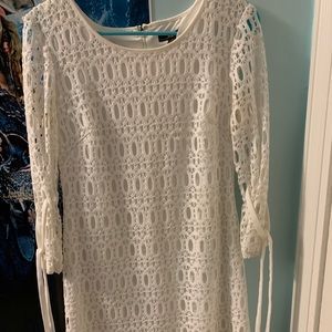 BEAUTIFUL SLIM WHITE DRESS PERFECT FOR HOLIDAYS AND FANCY OCCASIONS. TIE SLEEVES